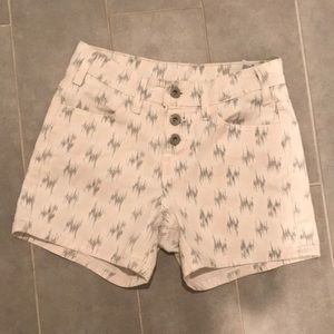 High Waisted, Printed Levi’s Shorts - Sz 24